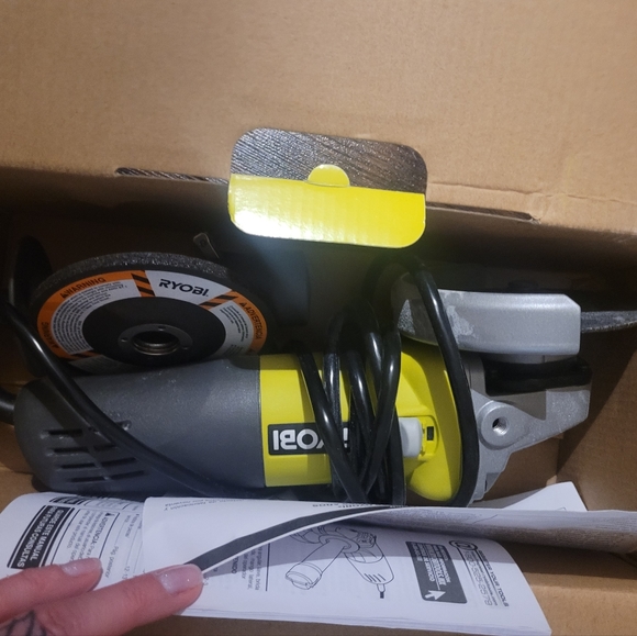 RYOBI Angle grinder - Picture 4 of 4